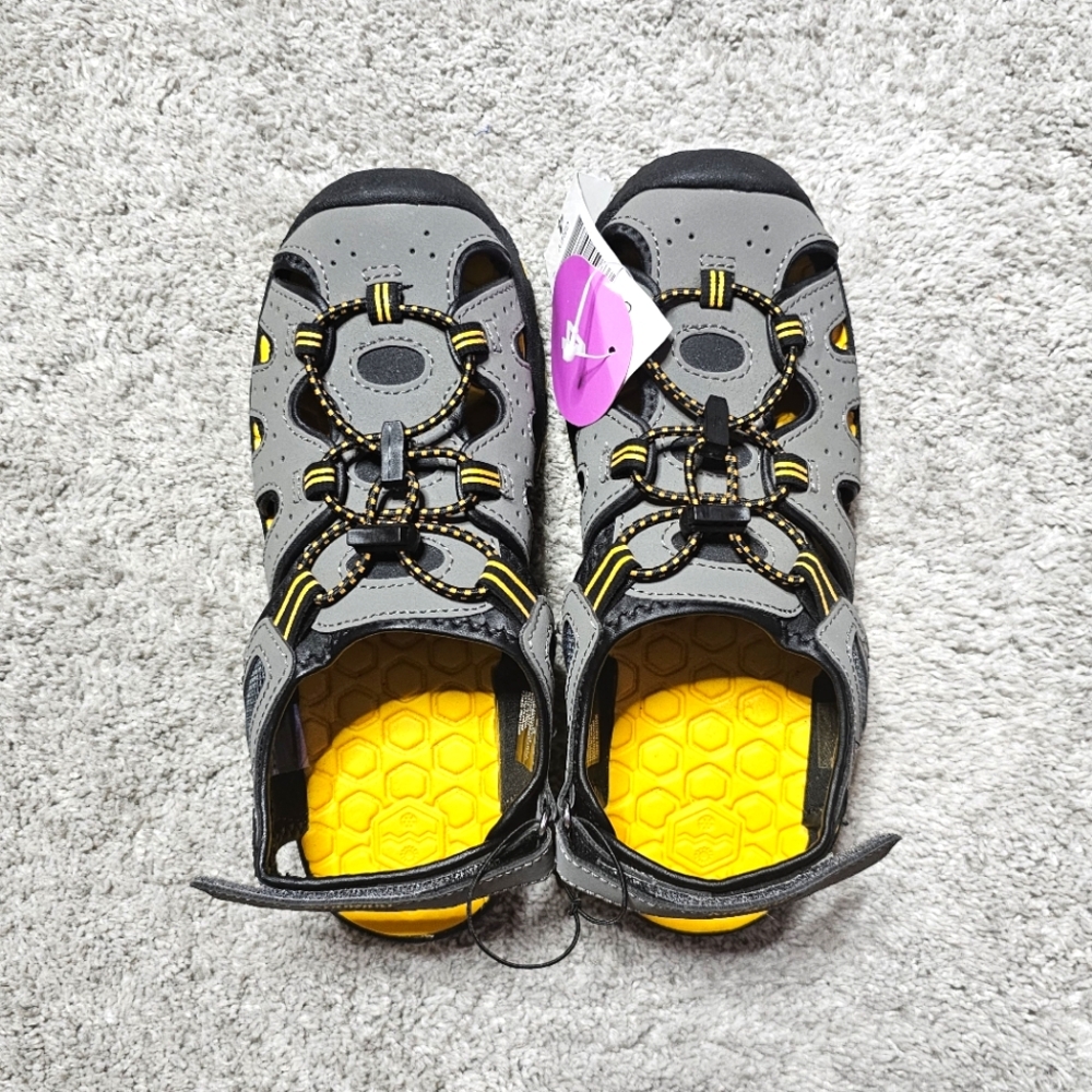Khombu bump toe sandals